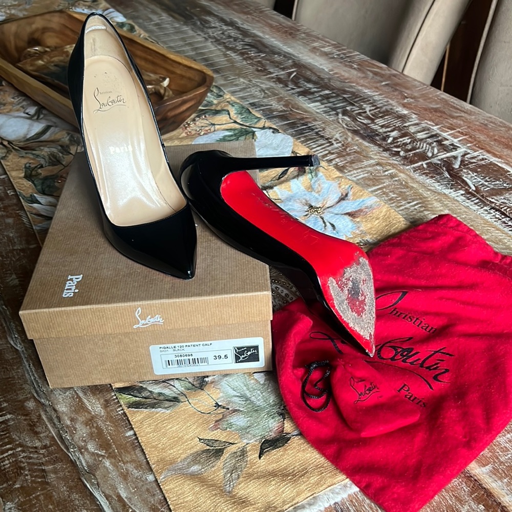 Worn less than five times. Louboutin 39.5 Pigalle black patent calf